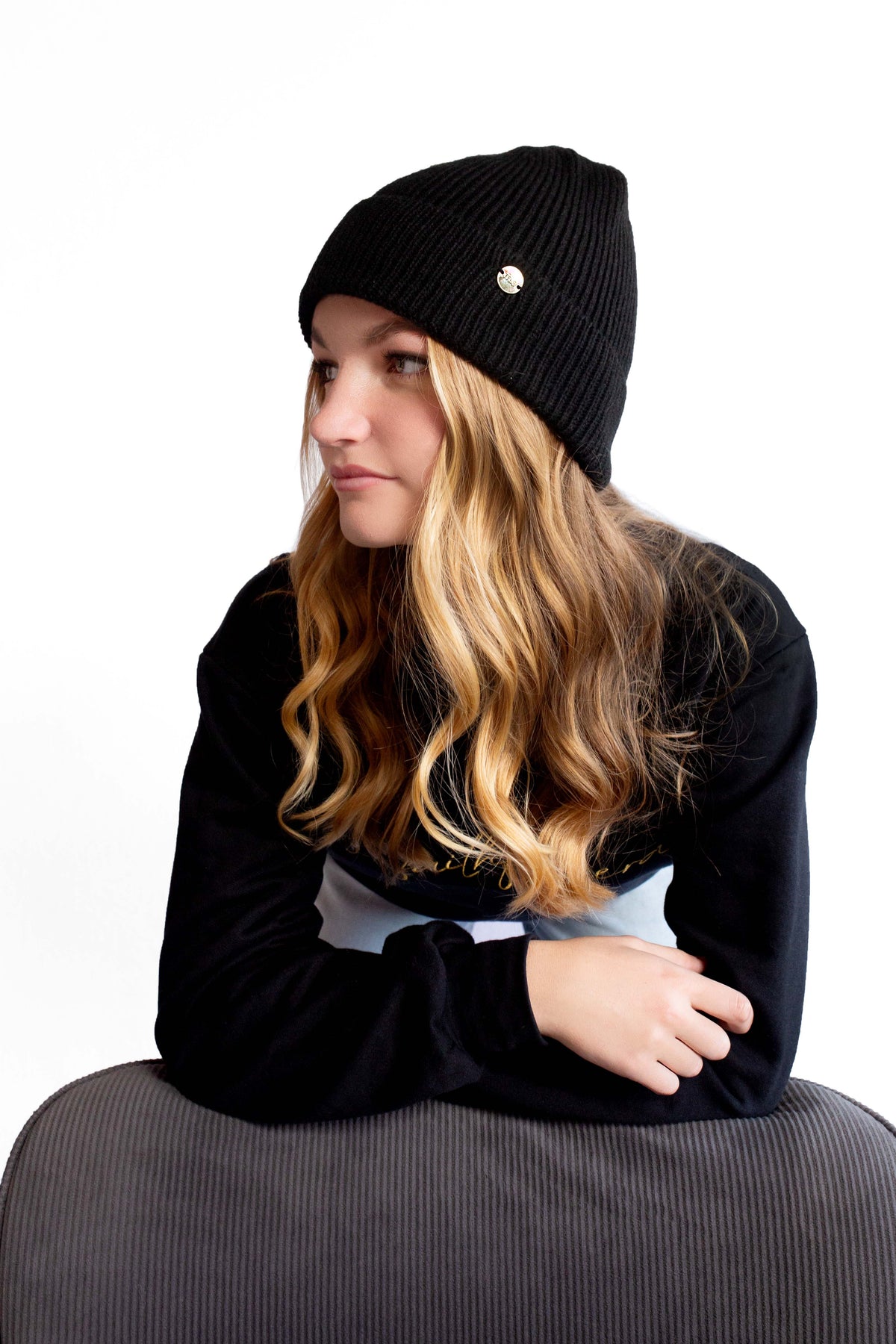myera black beanie