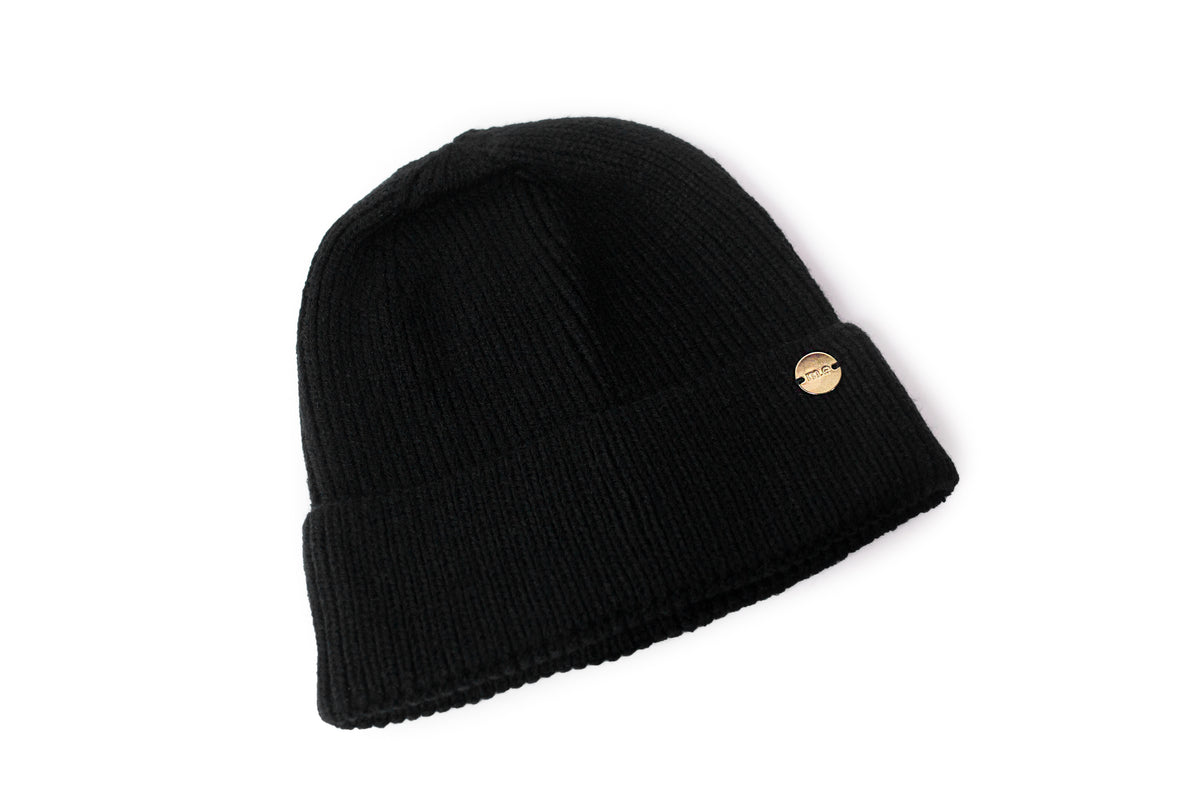 myera black beanie