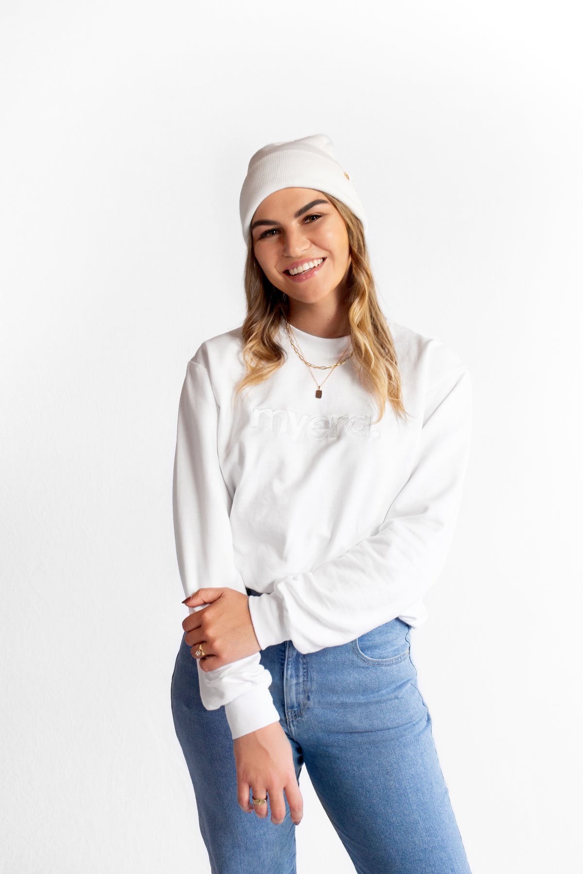 myera white beanie